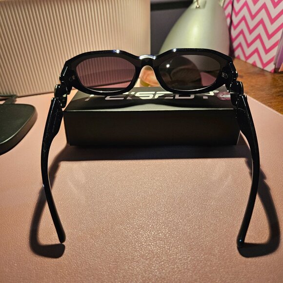 Feisedy | Fashion Retro Biggie Black and Gold Unisex Sunglasses - Picture 11 of 14